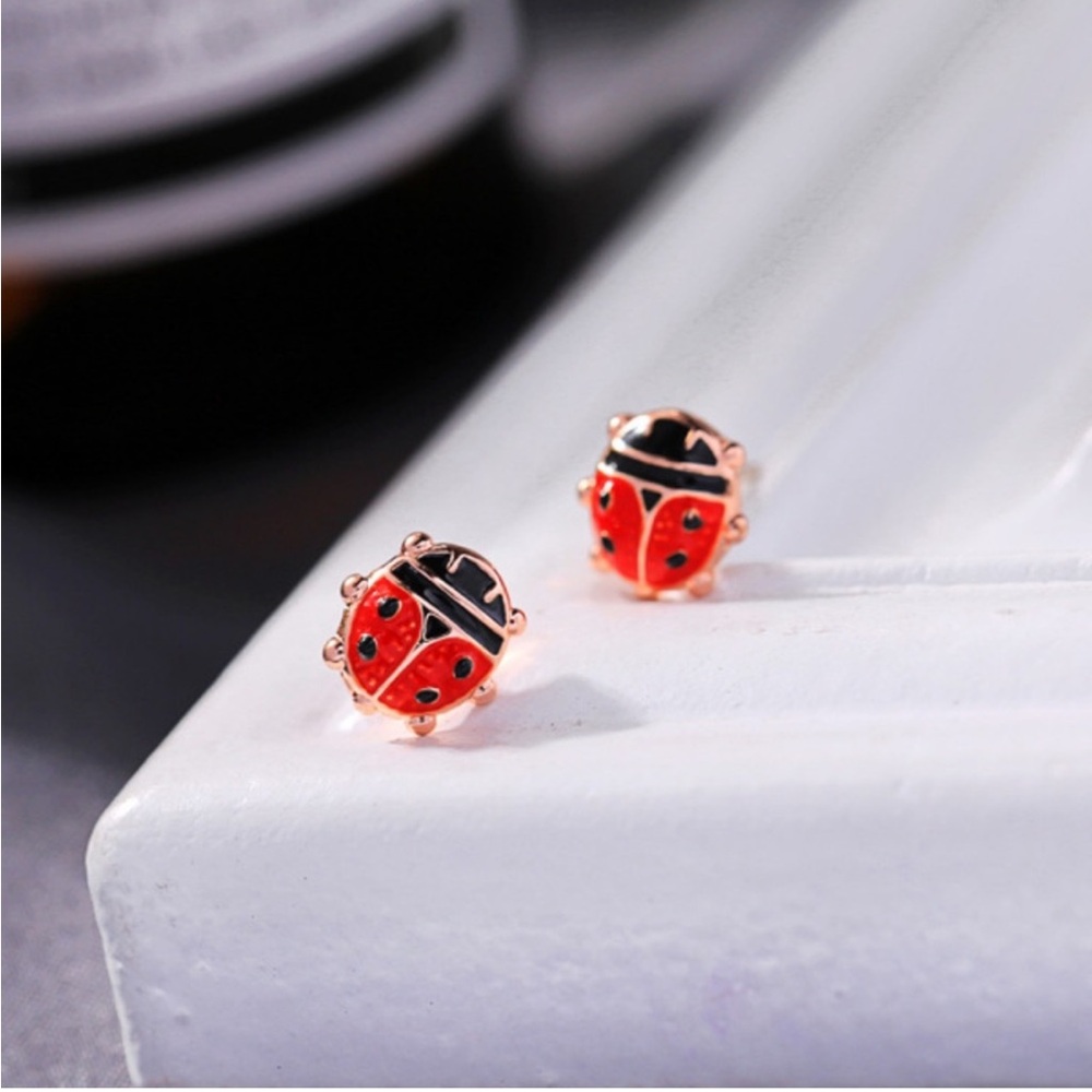 β¨HPβ¨ Cute Ladybug Dainty Minimalist Stud Post Earrings - Picture 5 of 7